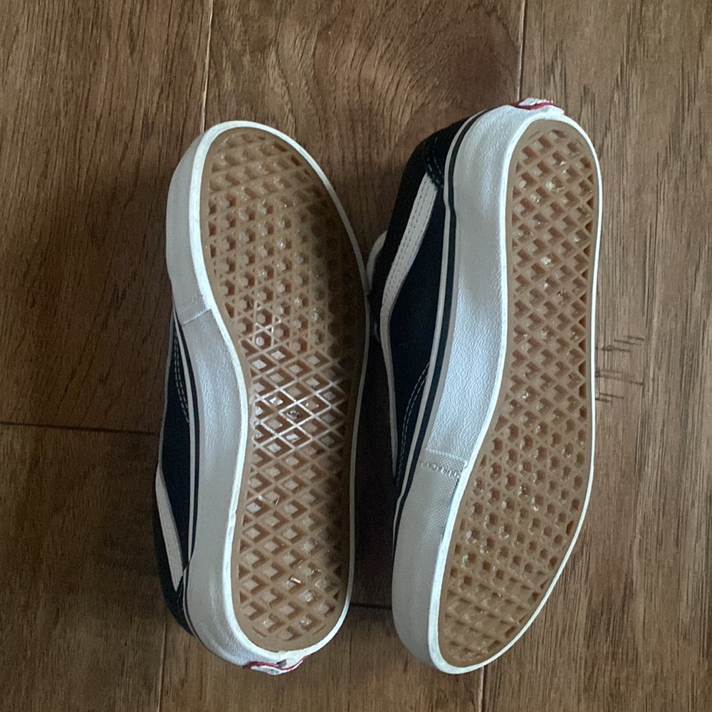 Vans - Picture 3 of 5